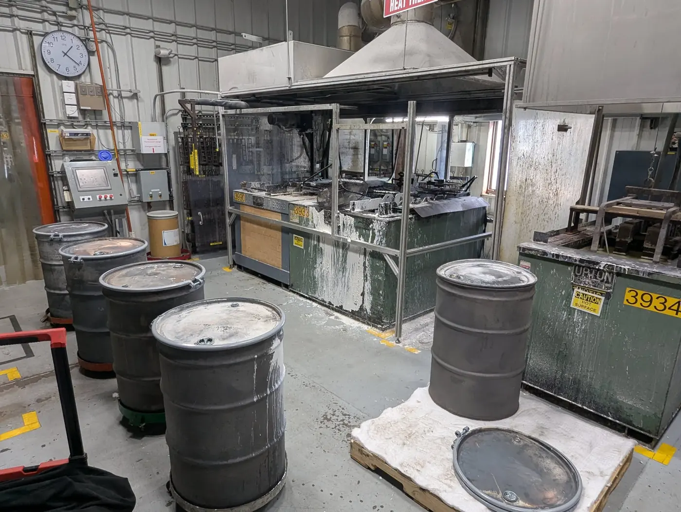 Salt bath furnace cell with drums staged during pumpout and cleanout operations